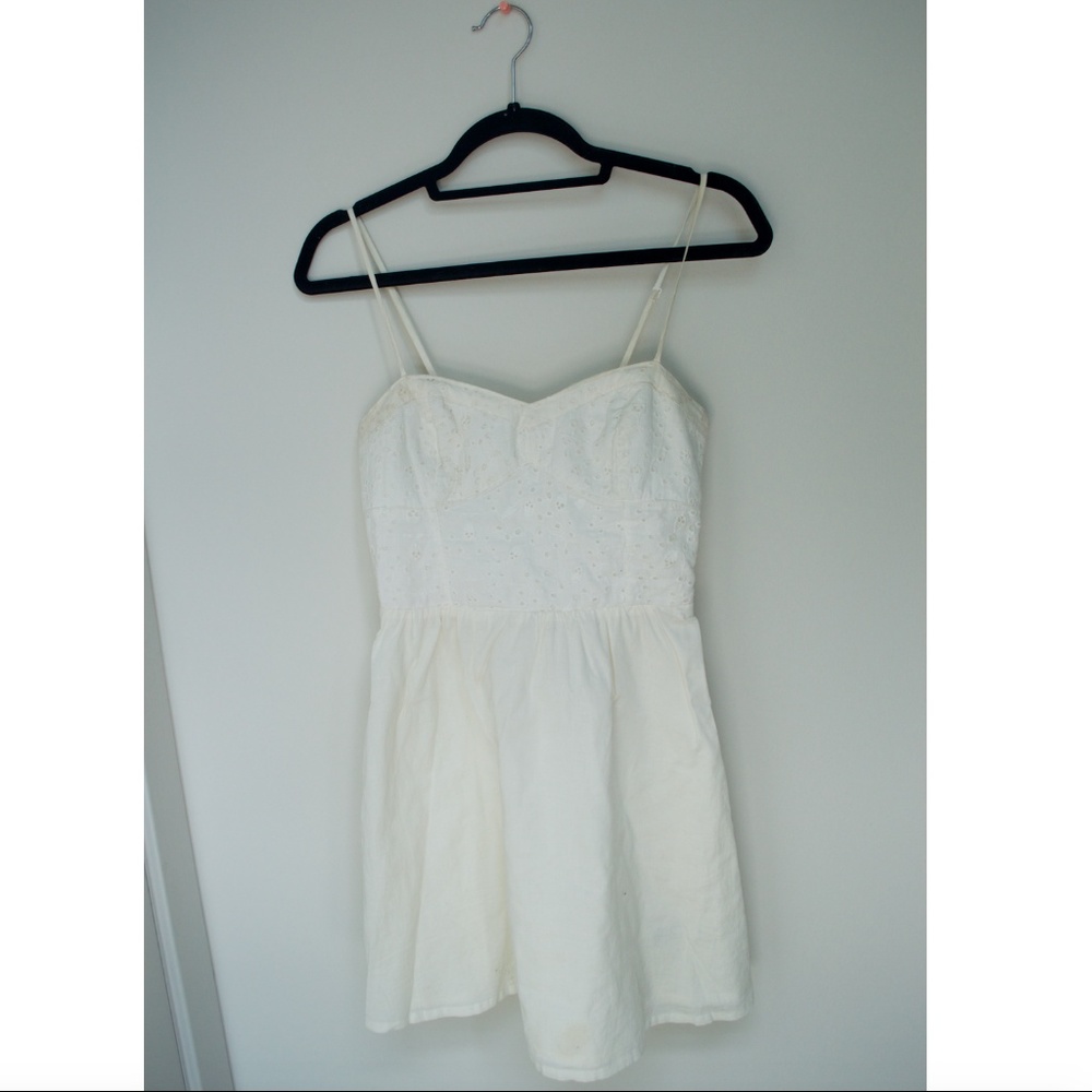 Divided Off-White Lace Dress